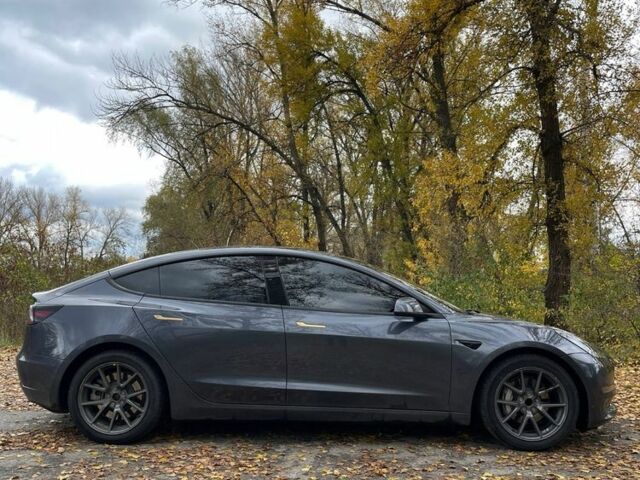 Серый Тесла Модель 3, объемом двигателя 0 л и пробегом 169 тыс. км за 18450 $, фото 1 на Automoto.ua