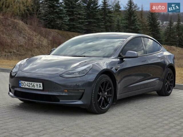 Серый Тесла Модель 3, объемом двигателя 0 л и пробегом 33 тыс. км за 20499 $, фото 1 на Automoto.ua