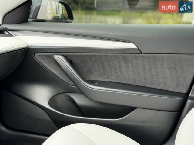 Серый Тесла Модель 3, объемом двигателя 0 л и пробегом 64 тыс. км за 21000 $, фото 10 на Automoto.ua
