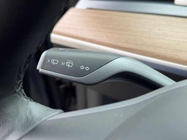 Серый Тесла Модель 3, объемом двигателя 0 л и пробегом 49 тыс. км за 27490 $, фото 25 на Automoto.ua