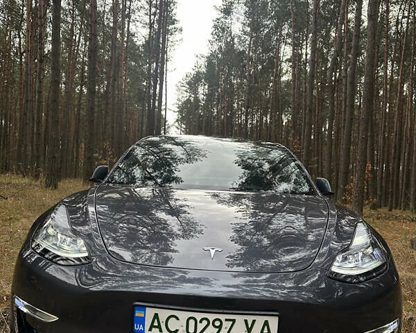 Серый Тесла Модель 3, объемом двигателя 0 л и пробегом 10 тыс. км за 32500 $, фото 3 на Automoto.ua
