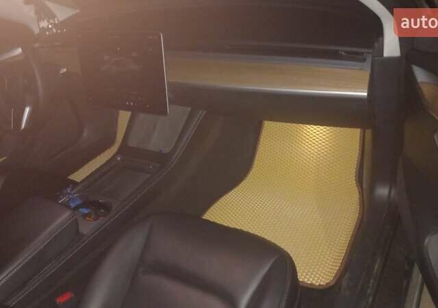 Сірий Тесла Модель 3, об'ємом двигуна 0 л та пробігом 70 тис. км за 25400 $, фото 13 на Automoto.ua