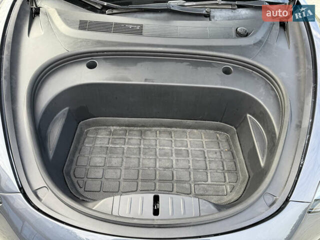 Серый Тесла Модель 3, объемом двигателя 0 л и пробегом 76 тыс. км за 20800 $, фото 14 на Automoto.ua