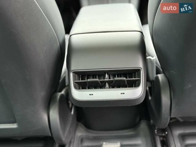 Серый Тесла Модель 3, объемом двигателя 0 л и пробегом 46 тыс. км за 20000 $, фото 85 на Automoto.ua