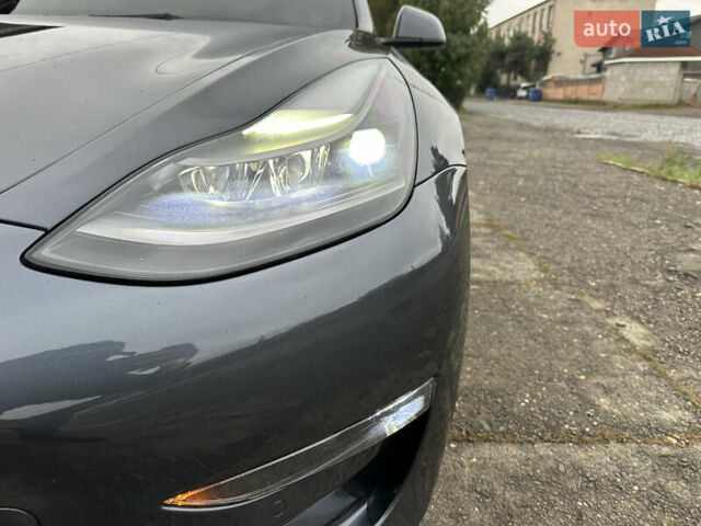 Серый Тесла Модель 3, объемом двигателя 0 л и пробегом 68 тыс. км за 24600 $, фото 4 на Automoto.ua