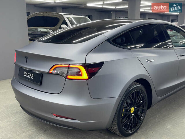 Серый Тесла Модель 3, объемом двигателя 0 л и пробегом 32 тыс. км за 21500 $, фото 5 на Automoto.ua