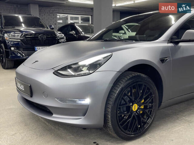 Серый Тесла Модель 3, объемом двигателя 0 л и пробегом 32 тыс. км за 21500 $, фото 1 на Automoto.ua