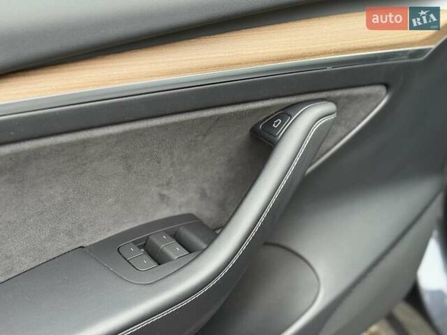 Серый Тесла Модель 3, объемом двигателя 0 л и пробегом 46 тыс. км за 20000 $, фото 68 на Automoto.ua