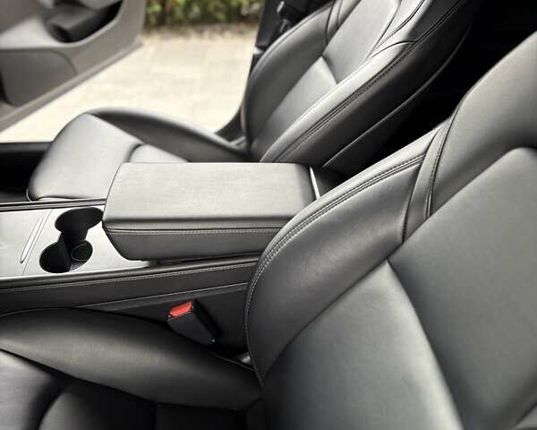 Серый Тесла Модель 3, объемом двигателя 0 л и пробегом 31 тыс. км за 21500 $, фото 17 на Automoto.ua