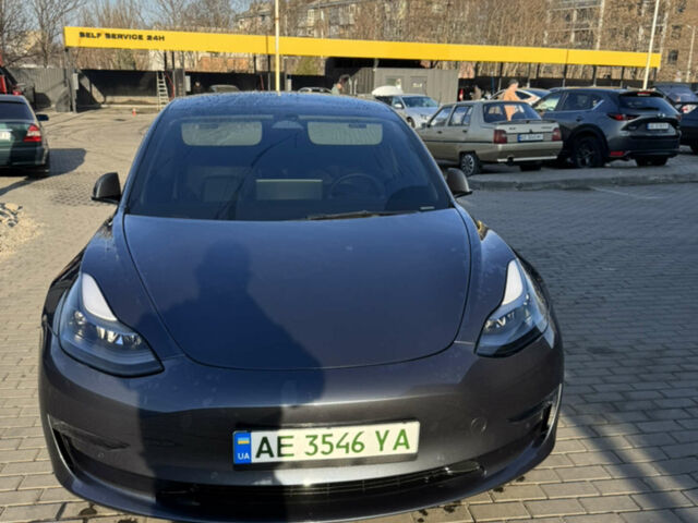 Серый Тесла Модель 3, объемом двигателя 0 л и пробегом 44 тыс. км за 23500 $, фото 3 на Automoto.ua