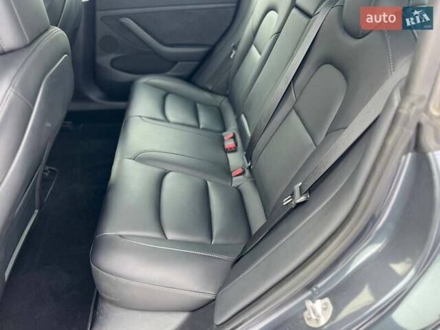 Серый Тесла Модель 3, объемом двигателя 0 л и пробегом 37 тыс. км за 22500 $, фото 9 на Automoto.ua