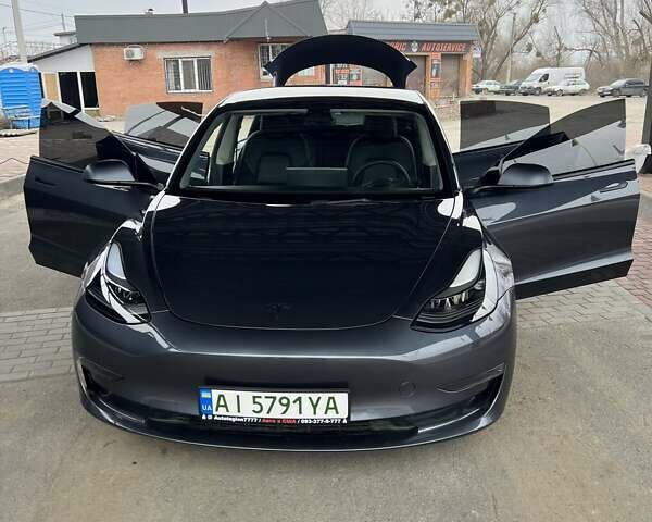 Серый Тесла Модель 3, объемом двигателя 0 л и пробегом 20 тыс. км за 21999 $, фото 2 на Automoto.ua