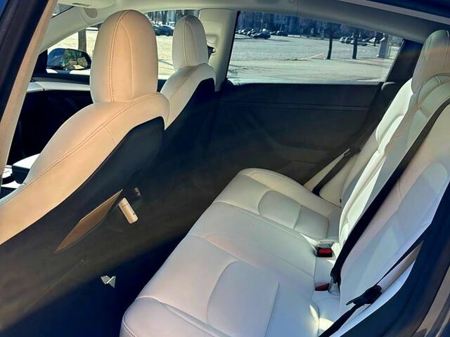 Серый Тесла Модель 3, объемом двигателя 0.36 л и пробегом 62 тыс. км за 23500 $, фото 10 на Automoto.ua