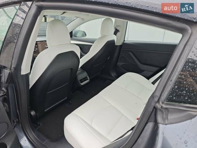 Серый Тесла Модель 3, объемом двигателя 0 л и пробегом 27 тыс. км за 24500 $, фото 9 на Automoto.ua