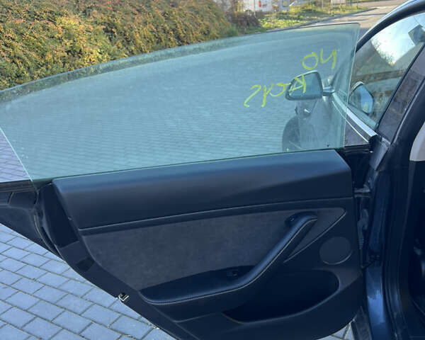 Сірий Тесла Модель 3, об'ємом двигуна 0 л та пробігом 81 тис. км за 18555 $, фото 19 на Automoto.ua