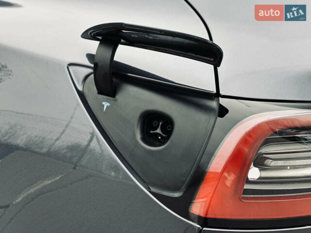Серый Тесла Модель 3, объемом двигателя 0 л и пробегом 53 тыс. км за 18999 $, фото 15 на Automoto.ua