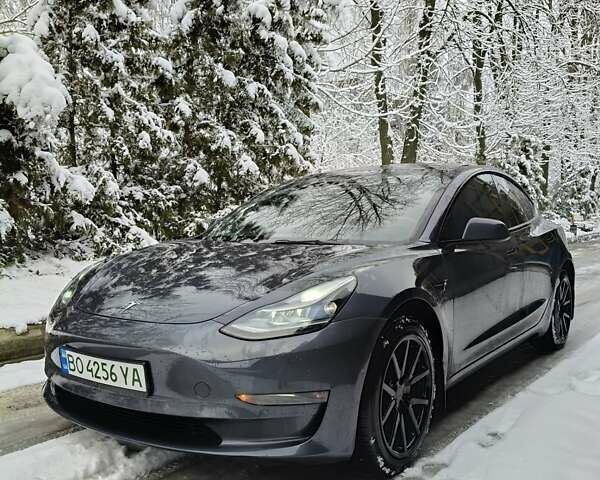 Серый Тесла Модель 3, объемом двигателя 0 л и пробегом 32 тыс. км за 21500 $, фото 3 на Automoto.ua