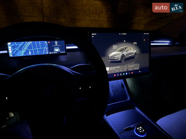 Серый Тесла Модель 3, объемом двигателя 0 л и пробегом 131 тыс. км за 27000 $, фото 1 на Automoto.ua