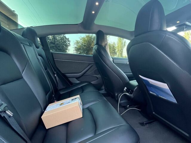 Серый Тесла Модель 3, объемом двигателя 0 л и пробегом 50 тыс. км за 22900 $, фото 11 на Automoto.ua