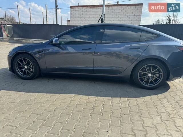 Серый Тесла Модель 3, объемом двигателя 0 л и пробегом 72 тыс. км за 19500 $, фото 7 на Automoto.ua