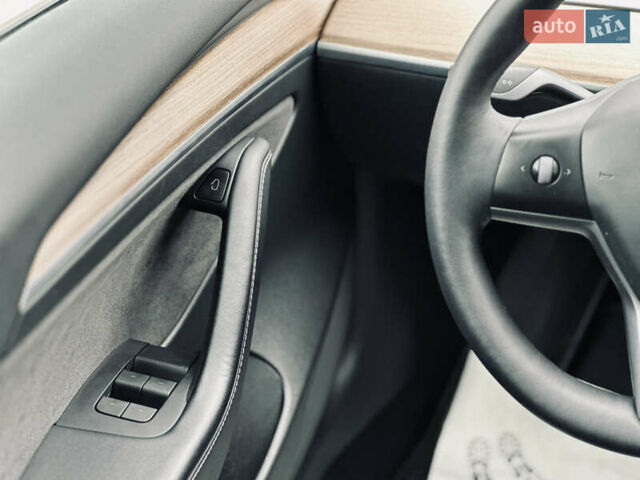 Серый Тесла Модель 3, объемом двигателя 0 л и пробегом 53 тыс. км за 18999 $, фото 42 на Automoto.ua