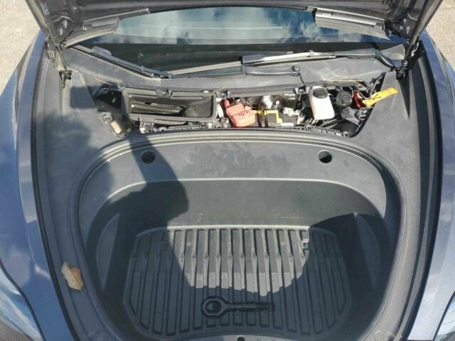 Серый Тесла Модель 3, объемом двигателя 0 л и пробегом 41 тыс. км за 7000 $, фото 10 на Automoto.ua