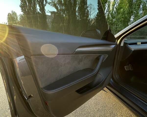Серый Тесла Модель 3, объемом двигателя 0 л и пробегом 49 тыс. км за 24500 $, фото 26 на Automoto.ua