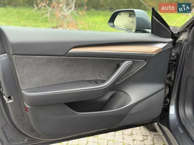 Серый Тесла Модель 3, объемом двигателя 0 л и пробегом 46 тыс. км за 20000 $, фото 67 на Automoto.ua