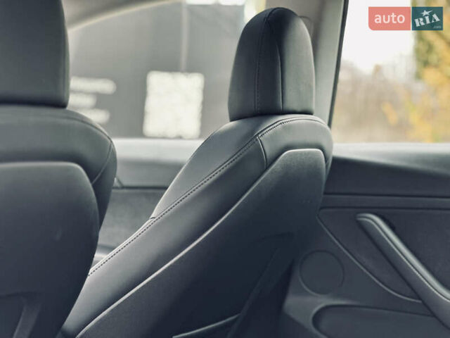 Серый Тесла Модель 3, объемом двигателя 0 л и пробегом 53 тыс. км за 18999 $, фото 25 на Automoto.ua