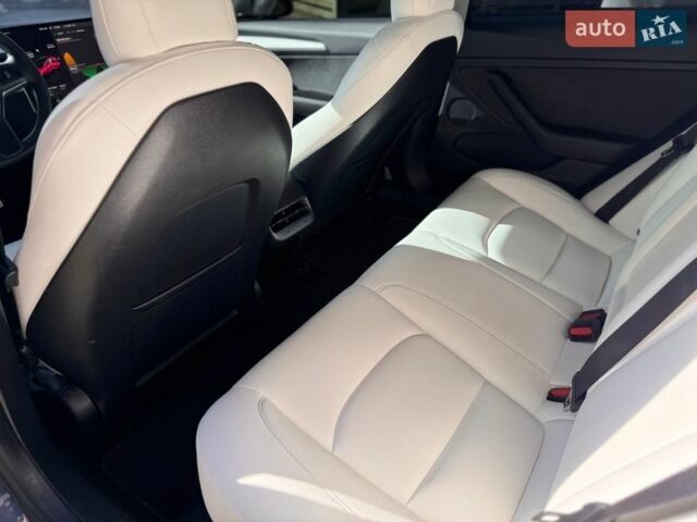 Серый Тесла Модель 3, объемом двигателя 0 л и пробегом 80 тыс. км за 23700 $, фото 28 на Automoto.ua