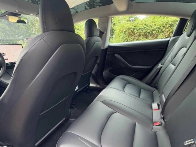 Серый Тесла Модель 3, объемом двигателя 0 л и пробегом 25 тыс. км за 15100 $, фото 9 на Automoto.ua