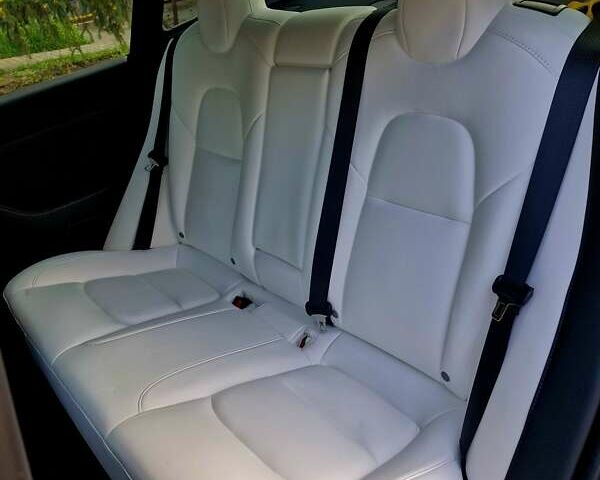 Серый Тесла Модель 3, объемом двигателя 0 л и пробегом 18 тыс. км за 23000 $, фото 12 на Automoto.ua