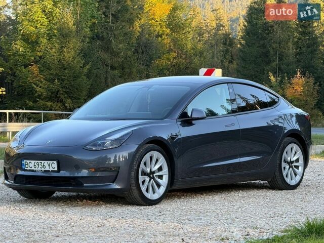 Серый Тесла Модель 3, объемом двигателя 0 л и пробегом 46 тыс. км за 22700 $, фото 3 на Automoto.ua