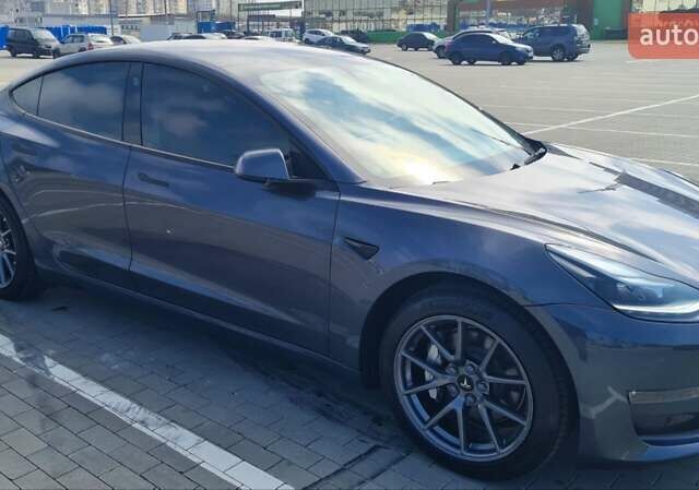 Серый Тесла Модель 3, объемом двигателя 0 л и пробегом 17 тыс. км за 23500 $, фото 3 на Automoto.ua