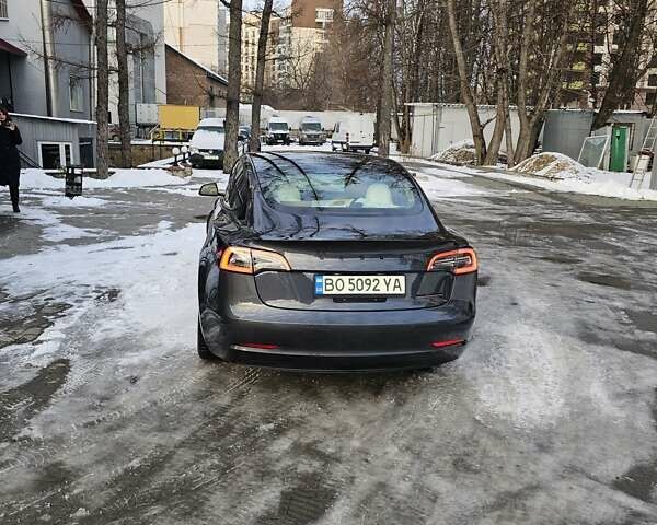 Серый Тесла Модель 3, объемом двигателя 0 л и пробегом 49 тыс. км за 27900 $, фото 5 на Automoto.ua