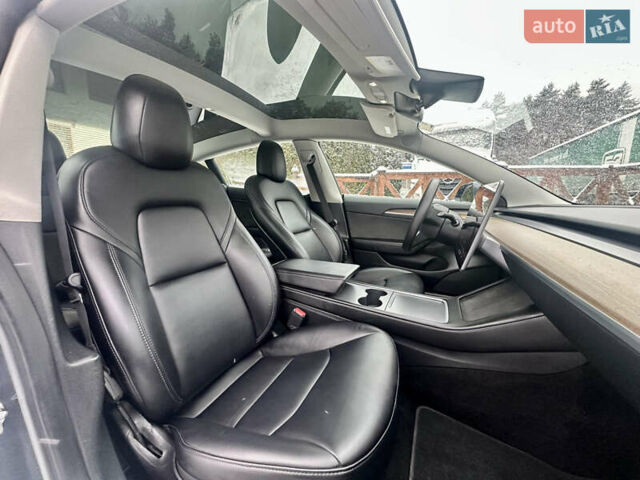 Серый Тесла Модель 3, объемом двигателя 0 л и пробегом 87 тыс. км за 19700 $, фото 15 на Automoto.ua