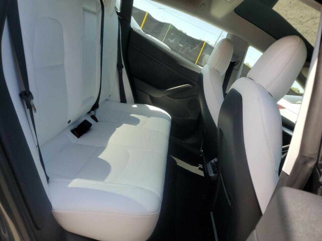 Серый Тесла Модель 3, объемом двигателя 0 л и пробегом 46 тыс. км за 15500 $, фото 9 на Automoto.ua