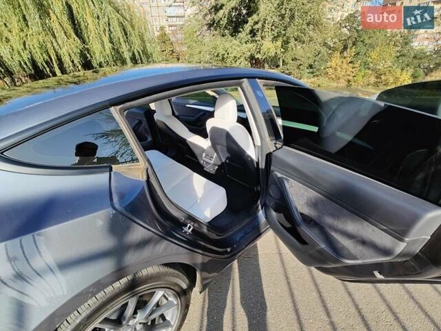 Серый Тесла Модель 3, объемом двигателя 0 л и пробегом 32 тыс. км за 26500 $, фото 13 на Automoto.ua