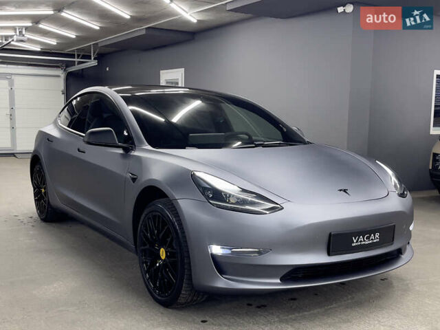 Серый Тесла Модель 3, объемом двигателя 0 л и пробегом 32 тыс. км за 21500 $, фото 6 на Automoto.ua