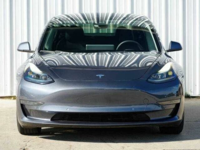 Серый Тесла Модель 3, объемом двигателя 0 л и пробегом 29 тыс. км за 11000 $, фото 1 на Automoto.ua