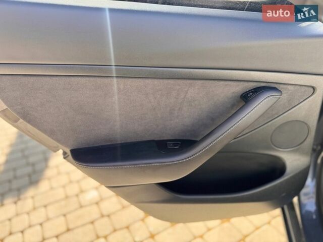 Серый Тесла Модель 3, объемом двигателя 0 л и пробегом 80 тыс. км за 23700 $, фото 29 на Automoto.ua