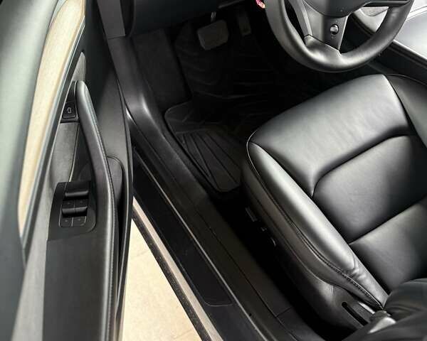 Серый Тесла Модель 3, объемом двигателя 0 л и пробегом 31 тыс. км за 21500 $, фото 13 на Automoto.ua