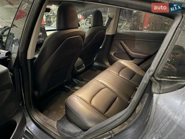 Серый Тесла Модель 3, объемом двигателя 0 л и пробегом 34 тыс. км за 19500 $, фото 5 на Automoto.ua