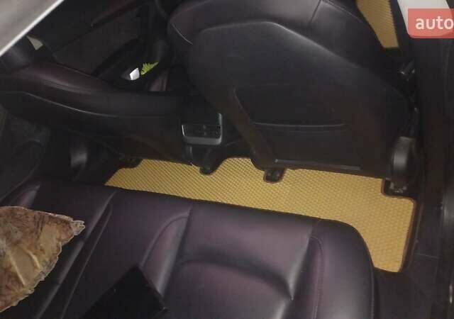 Сірий Тесла Модель 3, об'ємом двигуна 0 л та пробігом 70 тис. км за 25400 $, фото 12 на Automoto.ua