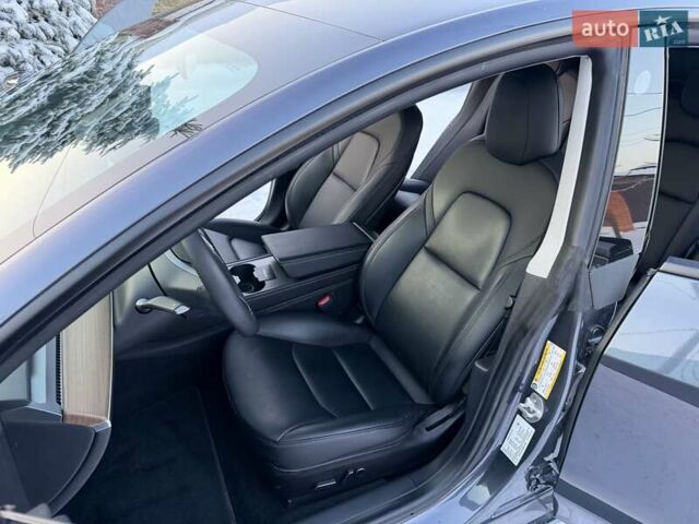 Серый Тесла Модель 3, объемом двигателя 0 л и пробегом 52 тыс. км за 22500 $, фото 16 на Automoto.ua