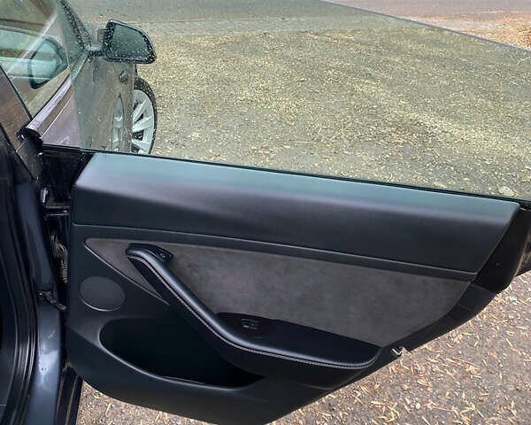 Серый Тесла Модель 3, объемом двигателя 0 л и пробегом 101 тыс. км за 16650 $, фото 10 на Automoto.ua