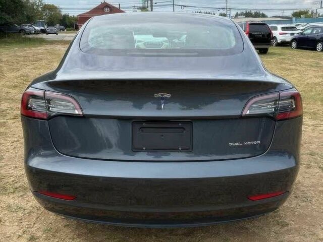 Серый Тесла Модель 3, объемом двигателя 0 л и пробегом 18 тыс. км за 14000 $, фото 4 на Automoto.ua