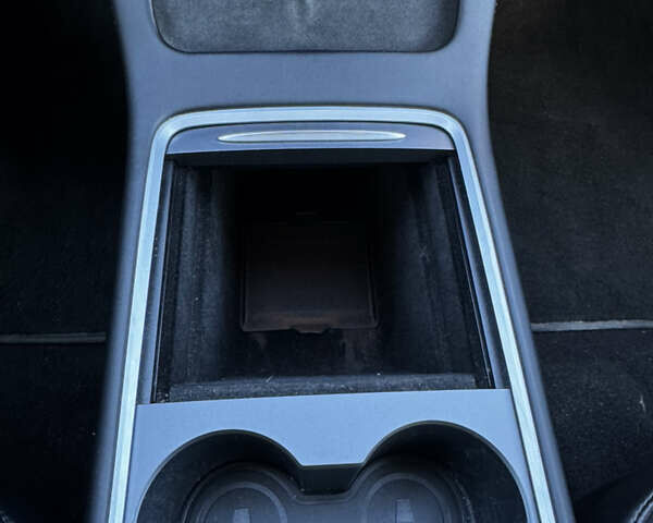 Серый Тесла Модель 3, объемом двигателя 0 л и пробегом 101 тыс. км за 16700 $, фото 21 на Automoto.ua