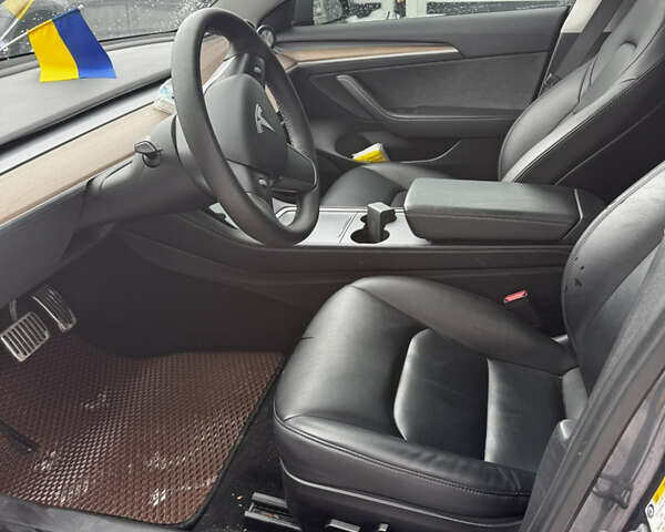 Сірий Тесла Модель 3, об'ємом двигуна 0 л та пробігом 75 тис. км за 19500 $, фото 11 на Automoto.ua