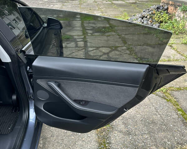 Серый Тесла Модель 3, объемом двигателя 0 л и пробегом 68 тыс. км за 24600 $, фото 34 на Automoto.ua